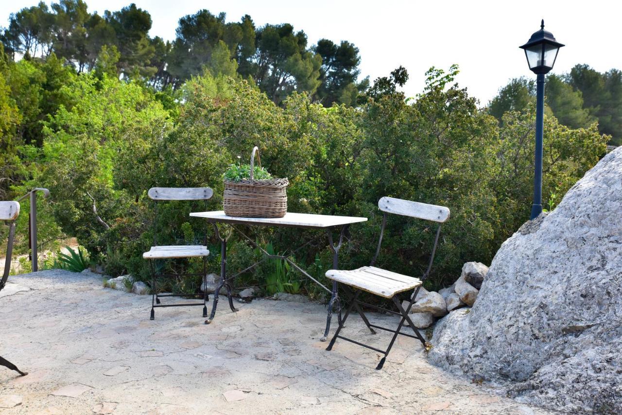 Domaine Du Mas Foucray Aparthotel Les Baux-de-Provence Exterior photo